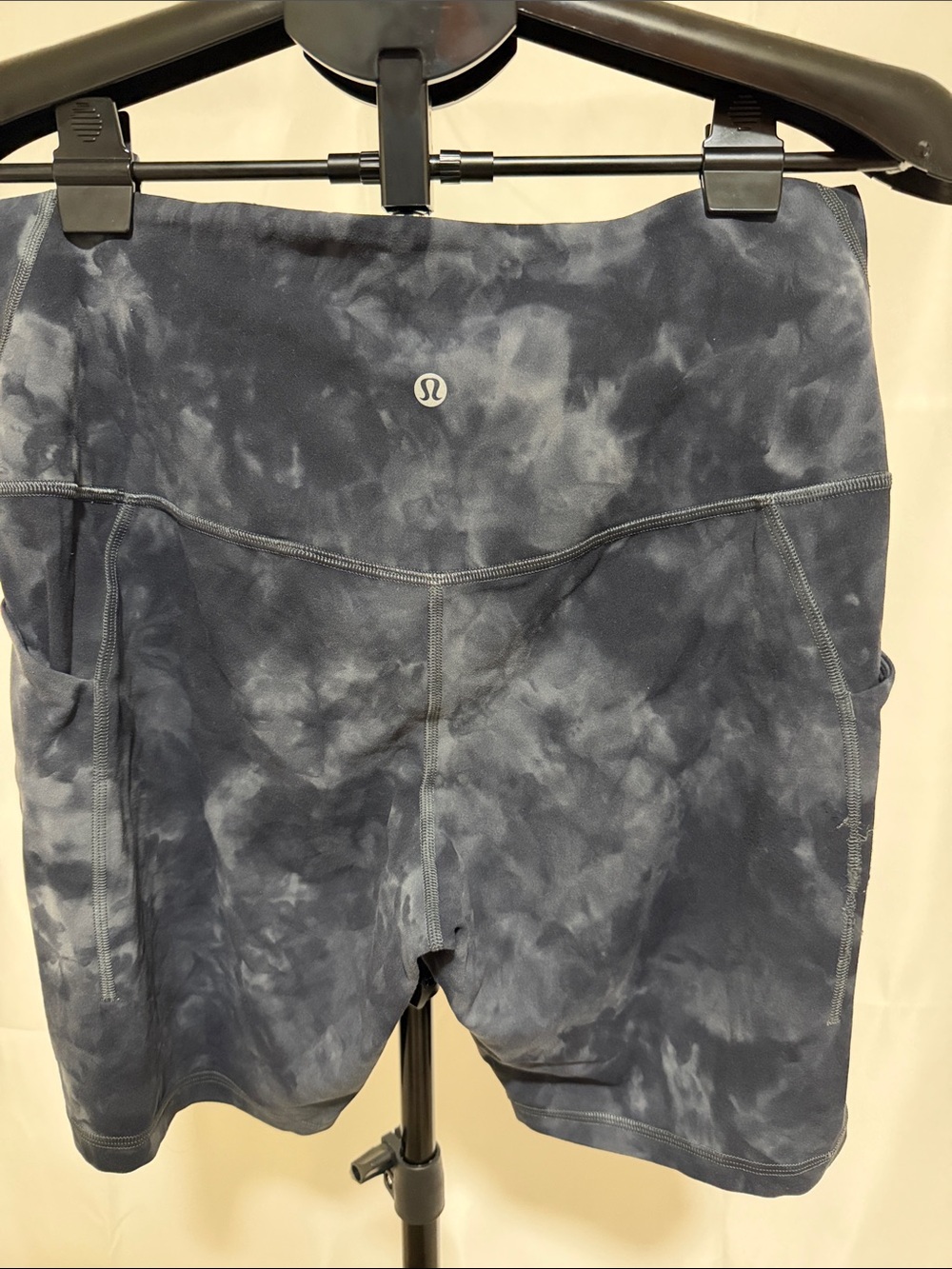 Lululemon High-Rise Wunder Train shorts - Picture 3 of 6